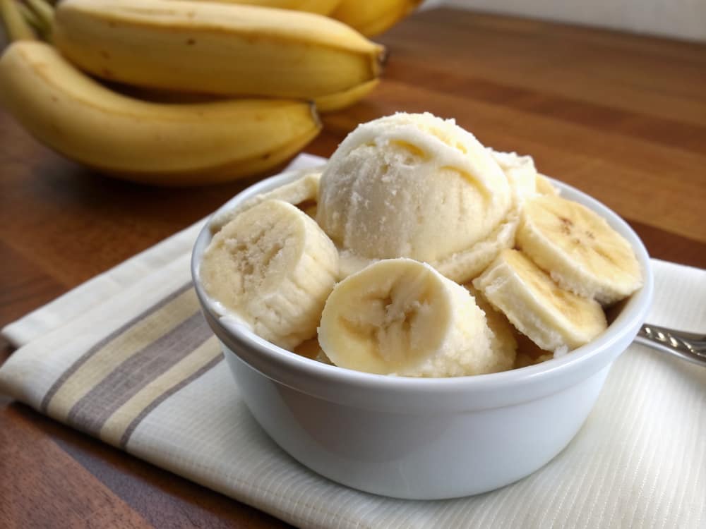 Banaan-nicecream met maar één ingrediënt