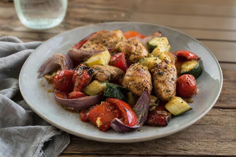 Kip-traybake met mediterrane groente