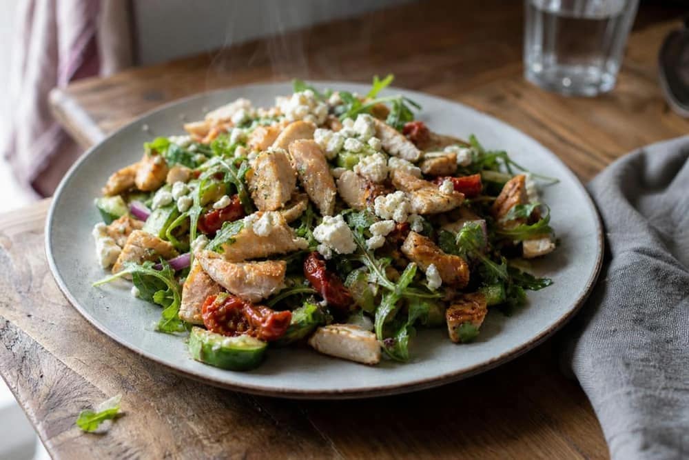 Maaltijdsalade met kip en feta