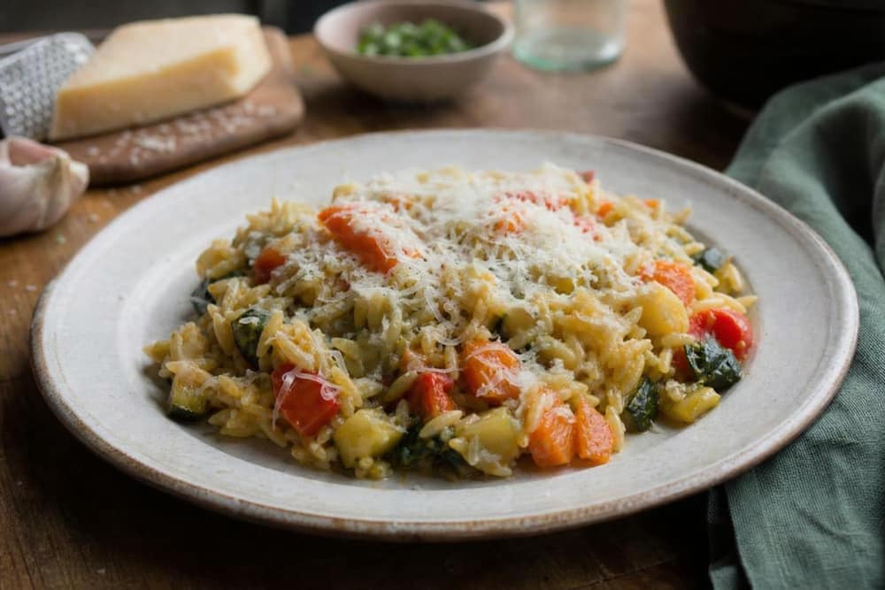 Orzo met groente en parmezaan