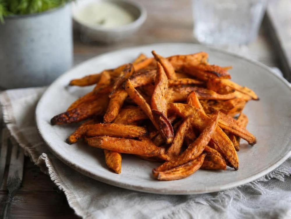 Zoete aardappelfriet uit de oven